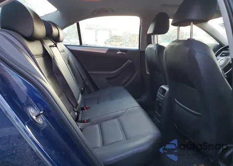 2011 Volkswagen Jetta Sel z USA, uszkodzony, nr VIN 3VWLX7AJXBM337779